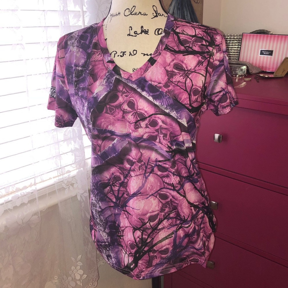 Pink Skull Camo Size Small NWT